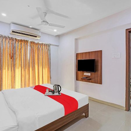 Oyo Flagship Hotel Residency ศิลวัสสา ภายนอก รูปภาพ