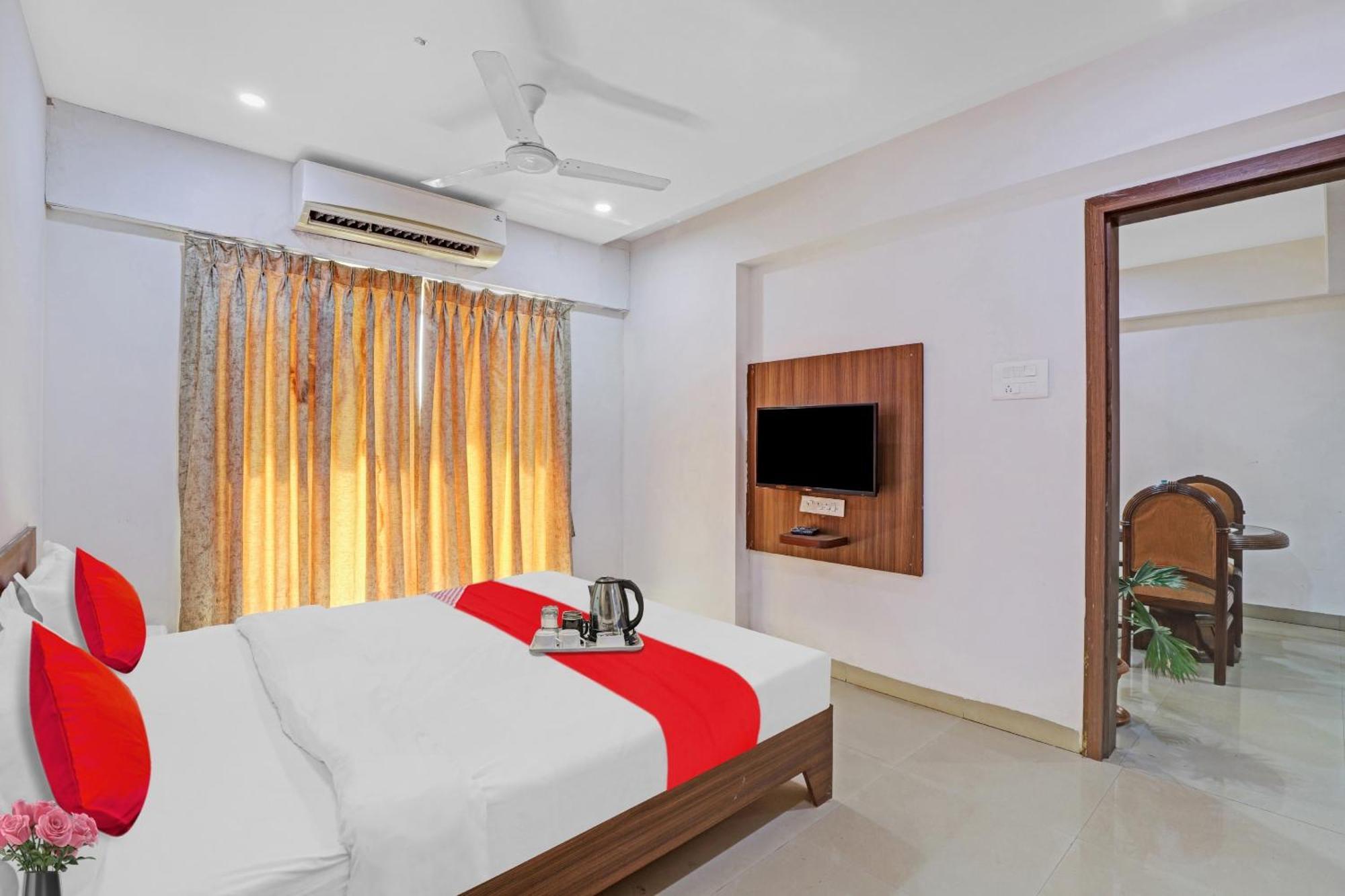 Oyo Flagship Hotel Residency ศิลวัสสา ภายนอก รูปภาพ
