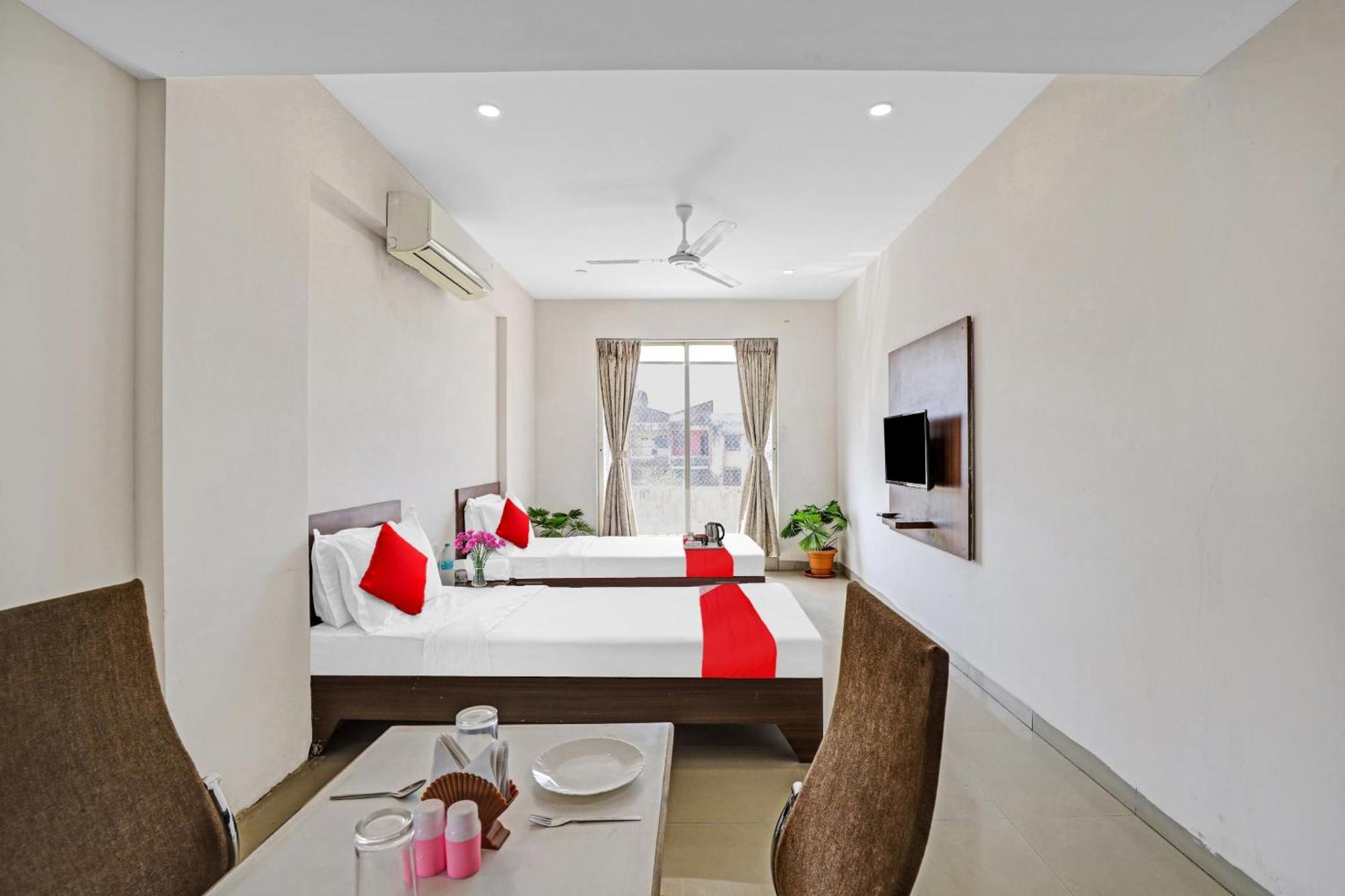 Oyo Flagship Hotel Residency ศิลวัสสา ภายนอก รูปภาพ