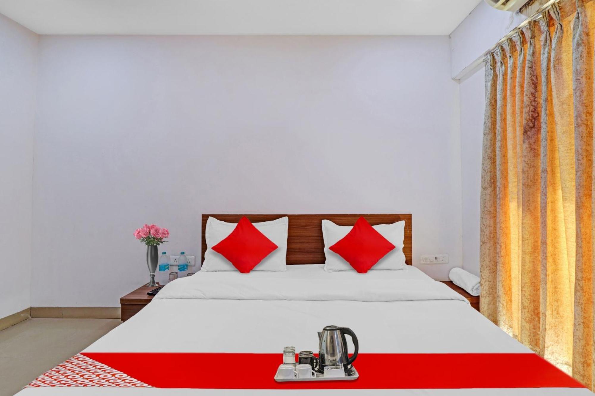 Oyo Flagship Hotel Residency ศิลวัสสา ภายนอก รูปภาพ