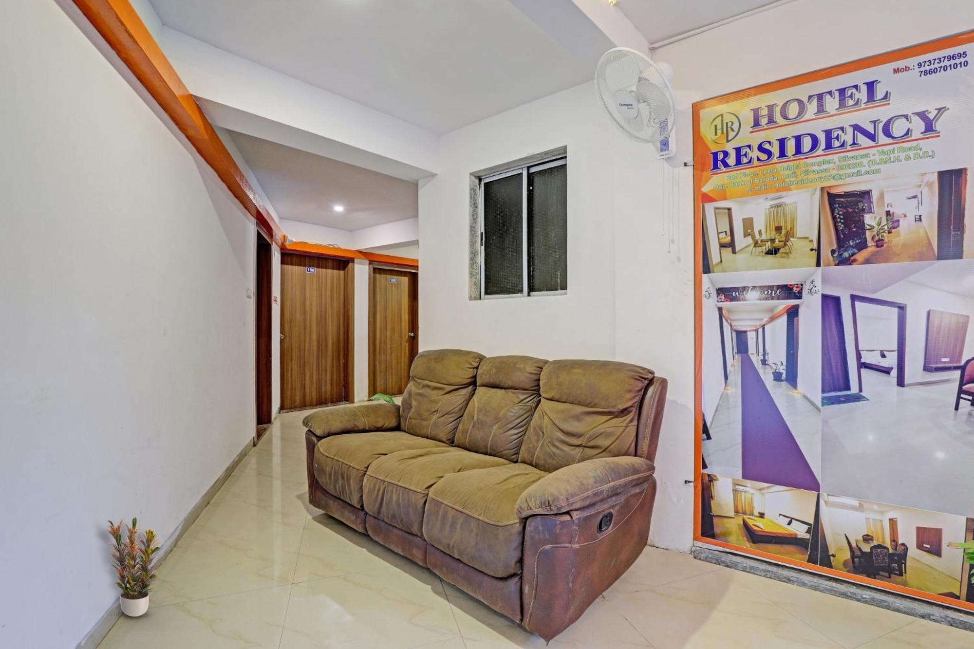 Oyo Flagship Hotel Residency ศิลวัสสา ภายนอก รูปภาพ