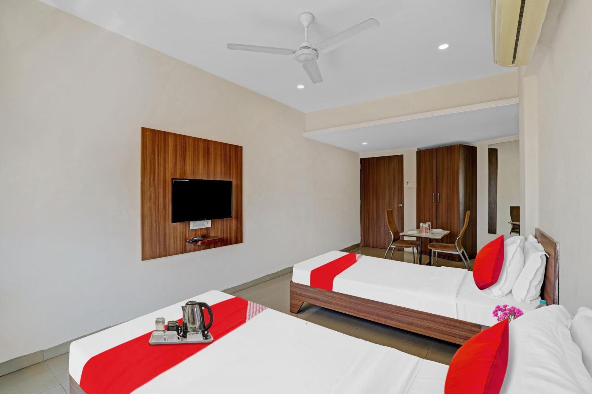 Oyo Flagship Hotel Residency ศิลวัสสา ภายนอก รูปภาพ